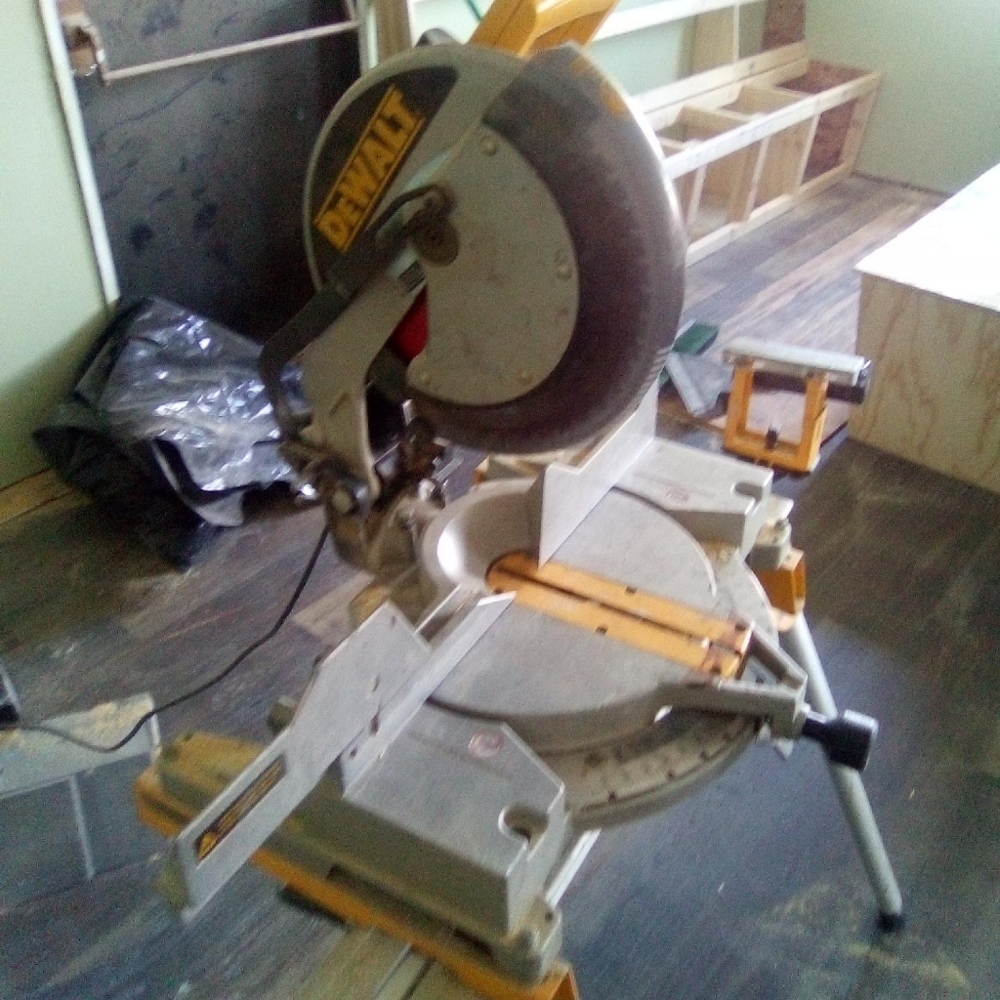 DeWalt chop saw with stand and run out